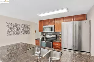 16 Town Square Pl, Oakland, CA 94603 - Photo 10