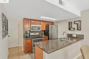 16 Town Square Pl, Oakland, CA 94603 - Photo 12