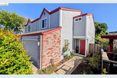 16 Town Sq Pl, Oakland, CA 94603 - Photo 2