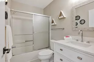16 Town Square Pl, Oakland, CA 94603 - Photo 30