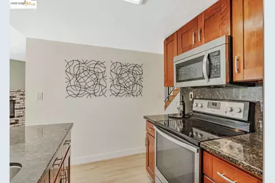 16 Town Sq Pl, Oakland, CA 94603 - Photo 10