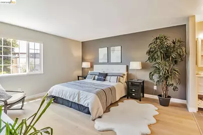 16 Town Sq Pl, Oakland, CA 94603 - Photo 14