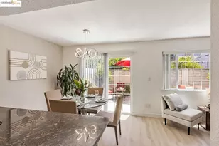 16 Town Square Pl, Oakland, CA 94603 - Photo 8