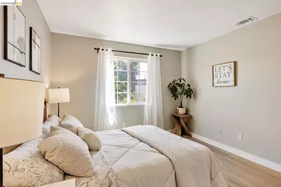 16 Town Sq Pl, Oakland, CA 94603 - Photo 24
