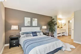 16 Town Square Pl, Oakland, CA 94603 - Photo 16