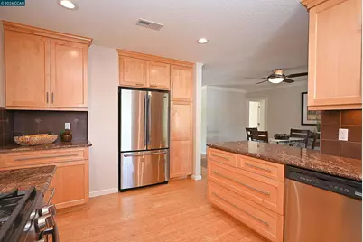 1013 Pleasant Valley Dr, Pleasant Hill, CA 94523 - Photo 14