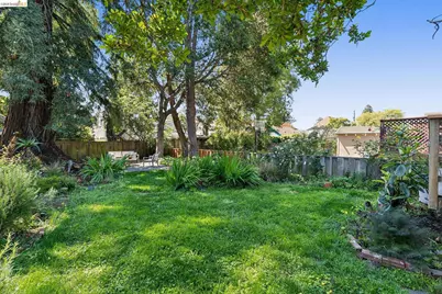 2320 Derby St, Berkeley, CA 94705 - Photo 32