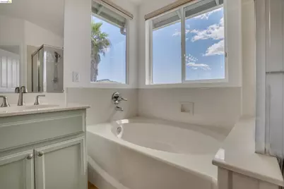 6857 Sunriver Ln, Vallejo, CA 94591 - Photo 34