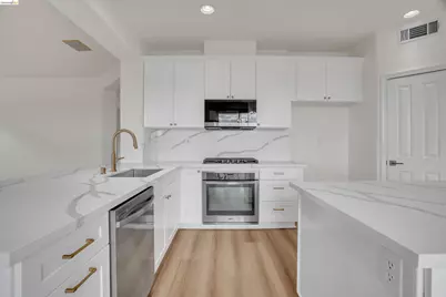 6857 Sunriver Ln, Vallejo, CA 94591 - Photo 1