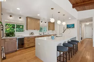 6874 Chambers Dr, Oakland, CA 94611 - Photo 16