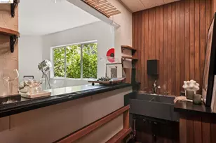 6874 Chambers Dr, Oakland, CA 94611 - Photo 38
