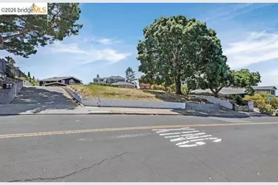 8246 Terrace Dr, El Cerrito, CA 94530 - Photo 6