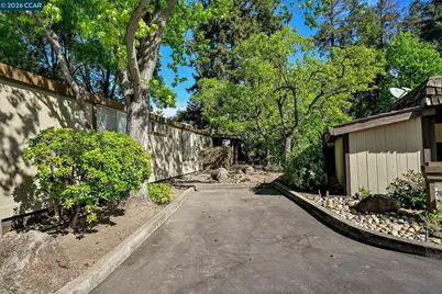 1201 Monument Blvd #76, Concord, CA 94520 - Photo 4