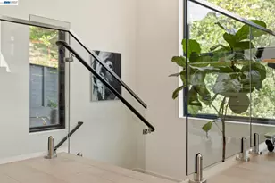 45 Homeglen Ln, Oakland, CA 94611 - Photo 26