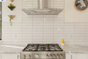 45 Homeglen Ln, Oakland, CA 94611 - Photo 22