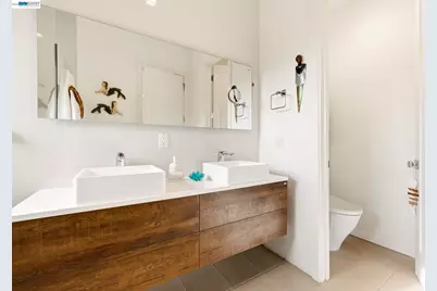 45 Homeglen Ln, Oakland, CA 94611 - Photo 36