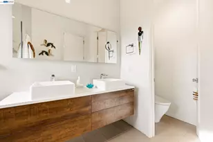 45 Homeglen Ln, Oakland, CA 94611 - Photo 36