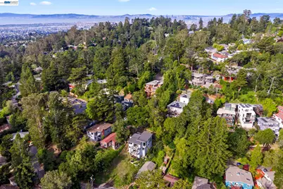 45 Homeglen Ln, Oakland, CA 94611 - Photo 46