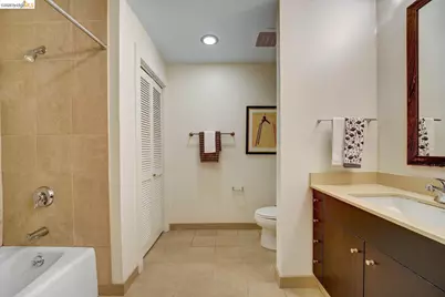 585 9th St #UNIT 535, Oakland, CA 94607 - Photo 16