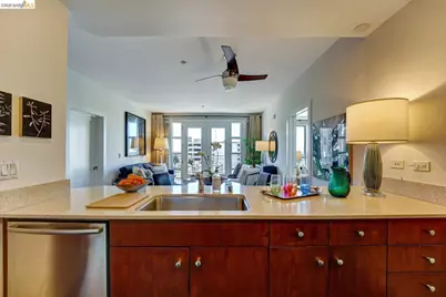 585 9th St #UNIT 535, Oakland, CA 94607 - Photo 14