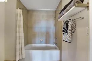 585 9th St, Oakland, CA 94607 - Photo 30