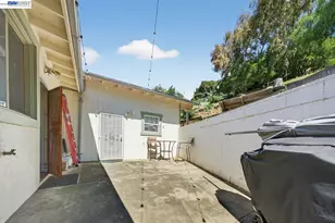 9012 Burr St, Oakland, CA 94605 - Photo 28
