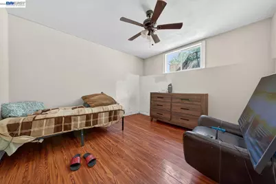 9012 Burr St, Oakland, CA 94605 - Photo 34