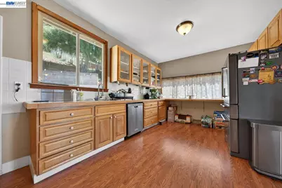 9012 Burr St, Oakland, CA 94605 - Photo 18