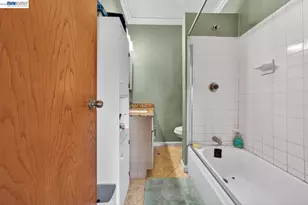 9012 Burr St, Oakland, CA 94605 - Photo 14