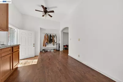 9012 Burr St, Oakland, CA 94605 - Photo 30