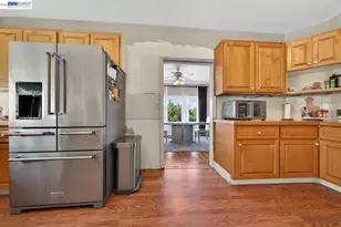 9012 Burr St, Oakland, CA 94605 - Photo 20