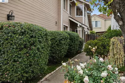 1129 Clarke Ln, Alameda, CA 94502 - Photo 4