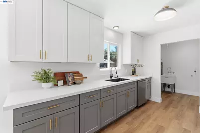 4874 Clinton, Fresno, CA 93703 - Photo 12