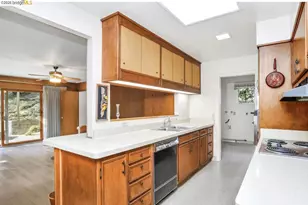 558 Lakewood Cir, Walnut Creek, CA 94598 - Photo 12