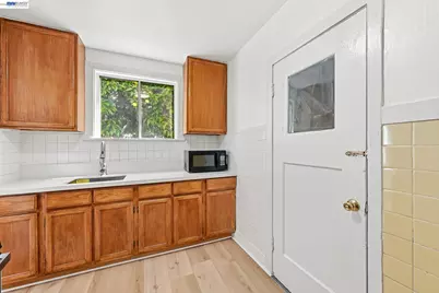 1829 22nd St, Oakland, CA 94606 - Photo 32