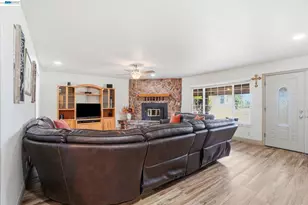 11378 Mountain View Rd, Tracy, CA 95376 - Photo 12