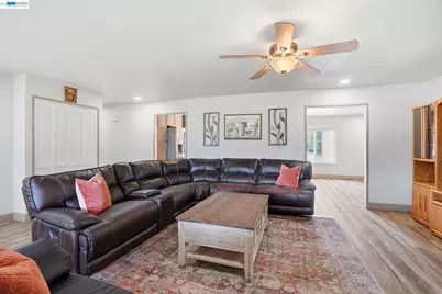 11378 Mountain View Rd, Tracy, CA 95376 - Photo 10