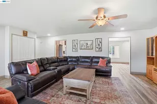 11378 Mountain View Rd, Tracy, CA 95376 - Photo 10