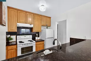 2005 Pleasant Valley Ave, Oakland, CA 94611 - Photo 16