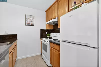 2005 Pleasant Valley Ave #103, Oakland, CA 94611 - Photo 22