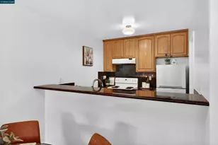 2005 Pleasant Valley Ave, Oakland, CA 94611 - Photo 20