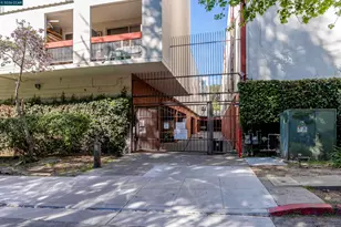 2005 Pleasant Valley Ave, Oakland, CA 94611 - Photo 40
