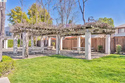 282 Del Valle Ct, Pleasanton, CA 94566 - Photo 36