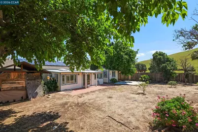 17 Kingswood Dr, Pittsburg, CA 94565 - Photo 10