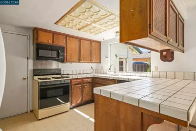 17 Kingswood Dr, Pittsburg, CA 94565 - Photo 6
