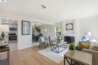 27966 El Portal Dr, Hayward, CA 94542 - Photo 8