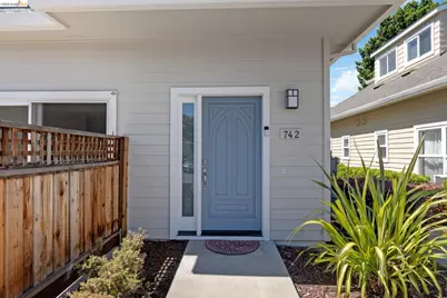 742 Cottage Ct, Mountain View, CA 94043 - Photo 2