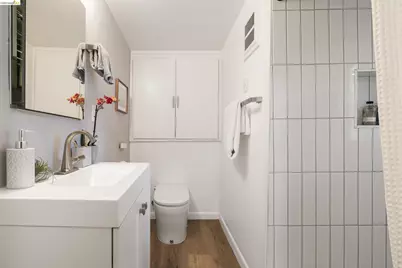 6211 Valley View Rd, Oakland, CA 94611 - Photo 22