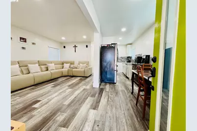 418 Douglas Ave, Oakland, CA 94603 - Photo 2