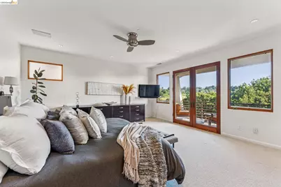 13454 Campus Dr, Oakland, CA 94619 - Photo 26